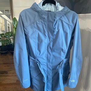 Women North Face Jacket with removable belt. Size L.